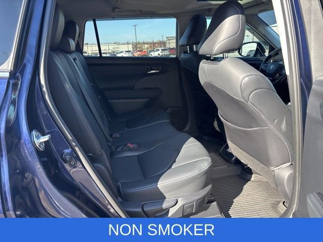 Used 2021 Toyota Highlander XLE image 12