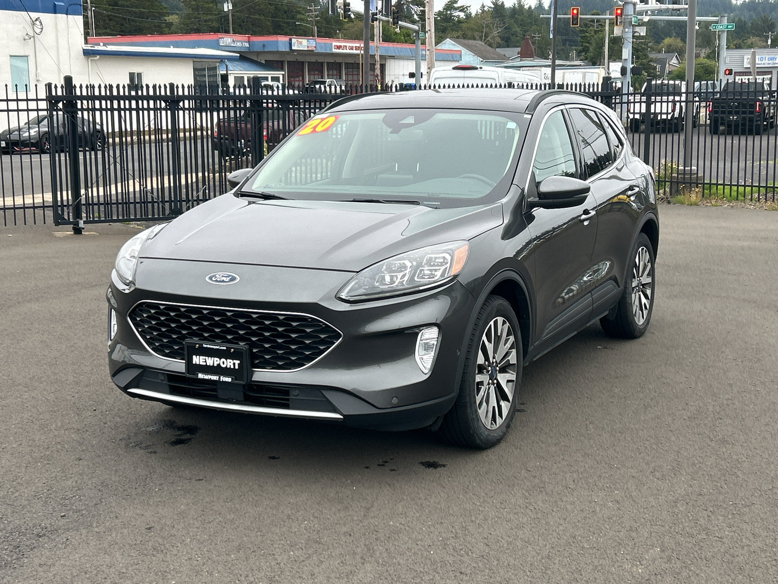 Certified 2020 Ford Escape Titanium AWD/4WD image 4