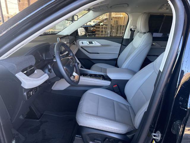 Certified 2025 Ford Explorer Active w/ Active Comfort Package RWD image 8