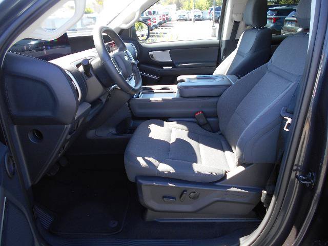 Certified 2025 Ford Expedition Active RWD image 2