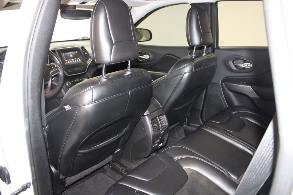 Used 2019 Jeep Cherokee Latitude Plus w/ Comfort/Convenience Group image 25