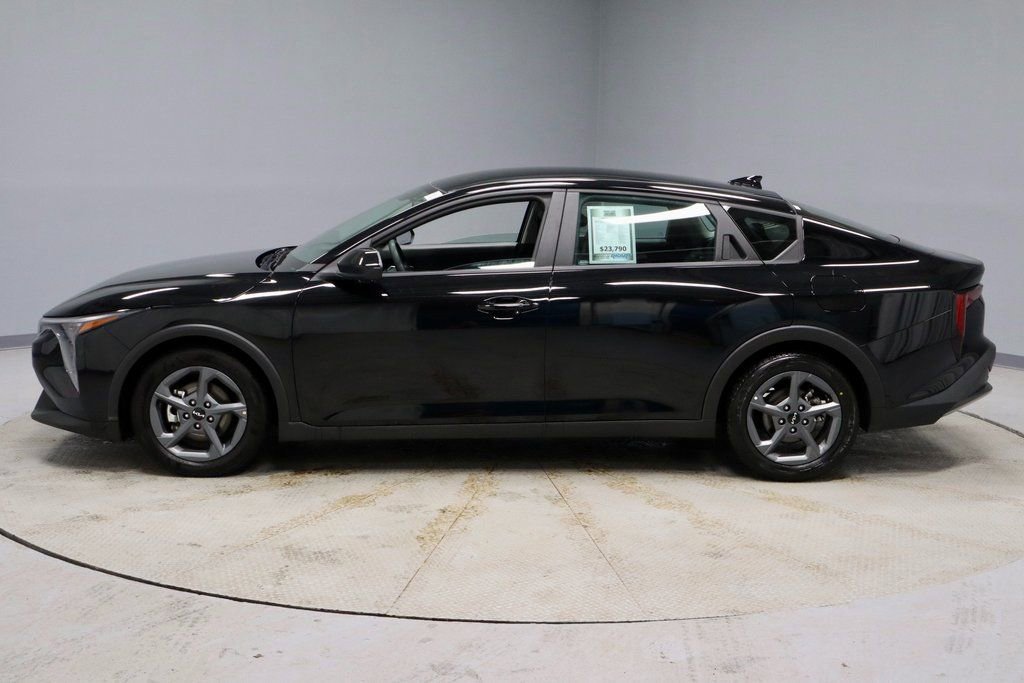 Used 2025 Kia K4 LXS image 2