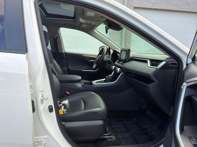 Used 2020 Toyota RAV4 XLE Premium AWD/4WD image 27