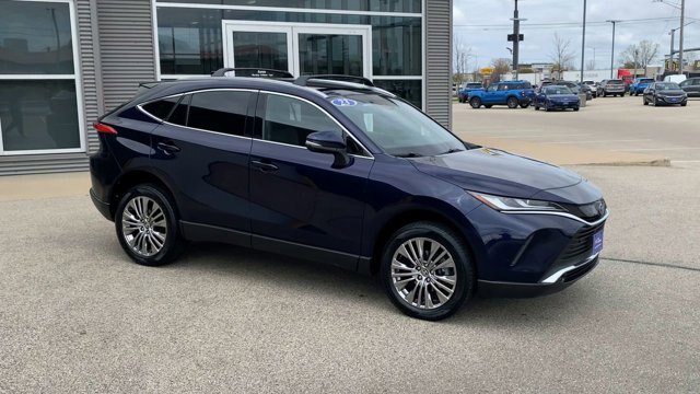 Used 2023 Toyota Venza XLE AWD/4WD image 3