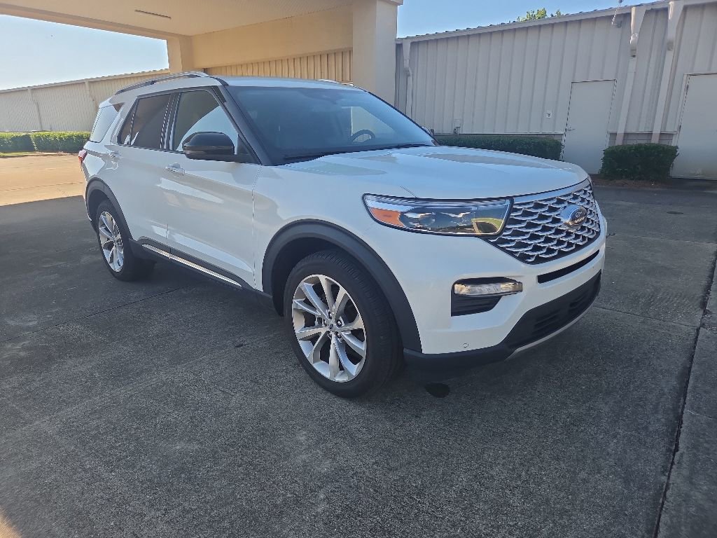 Certified 2023 Ford Explorer Platinum w/ Technology Package AWD/4WD image 12