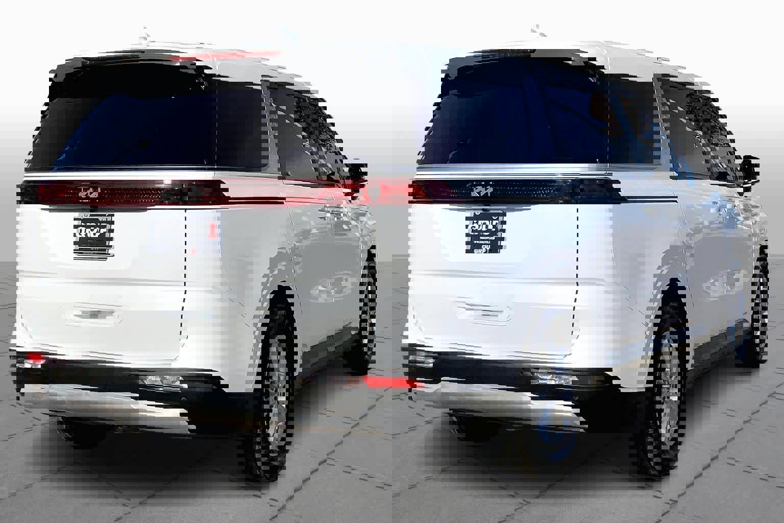 Used 2023 Kia Carnival LX image 11