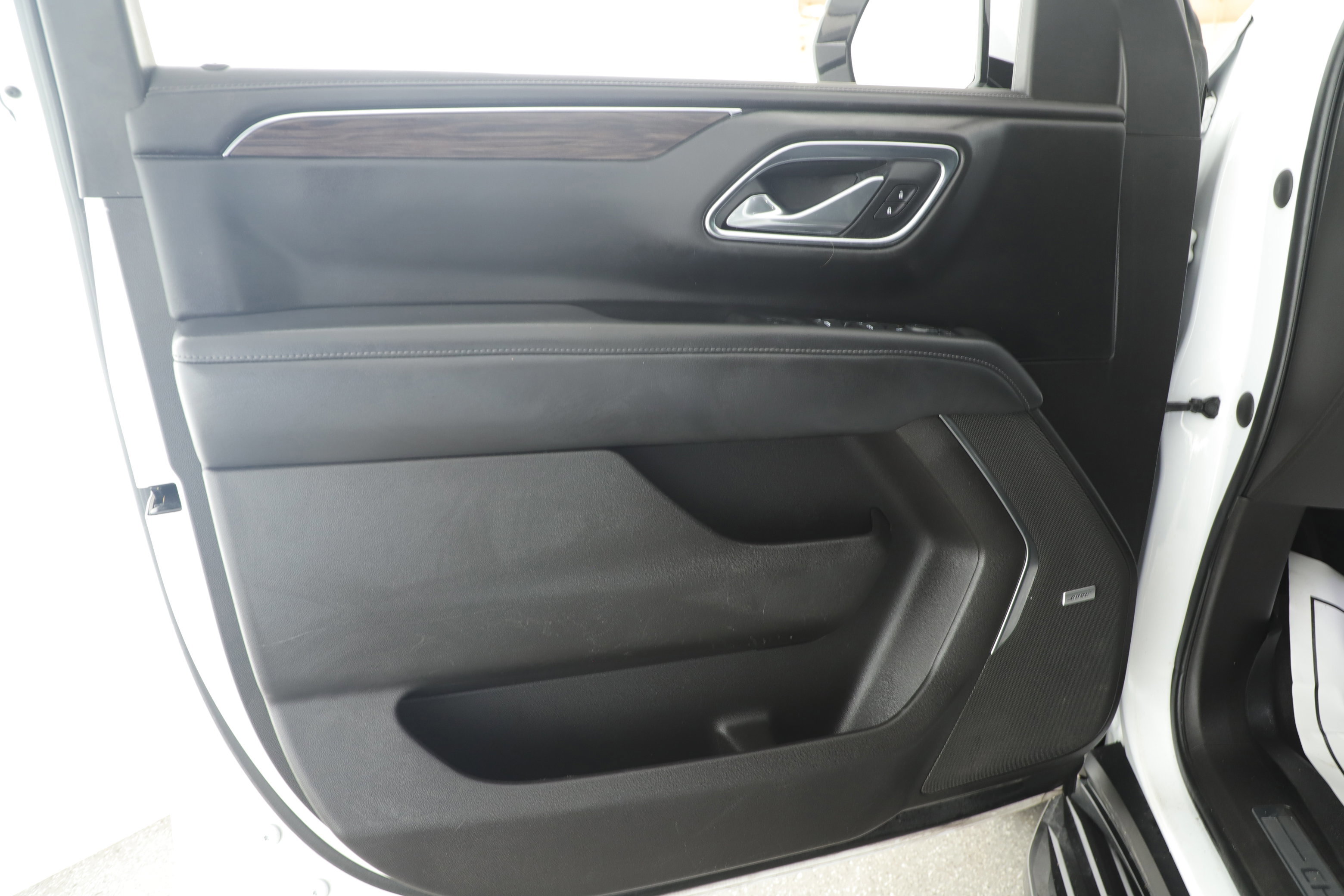 Used 2021 Chevrolet Suburban LT image 8