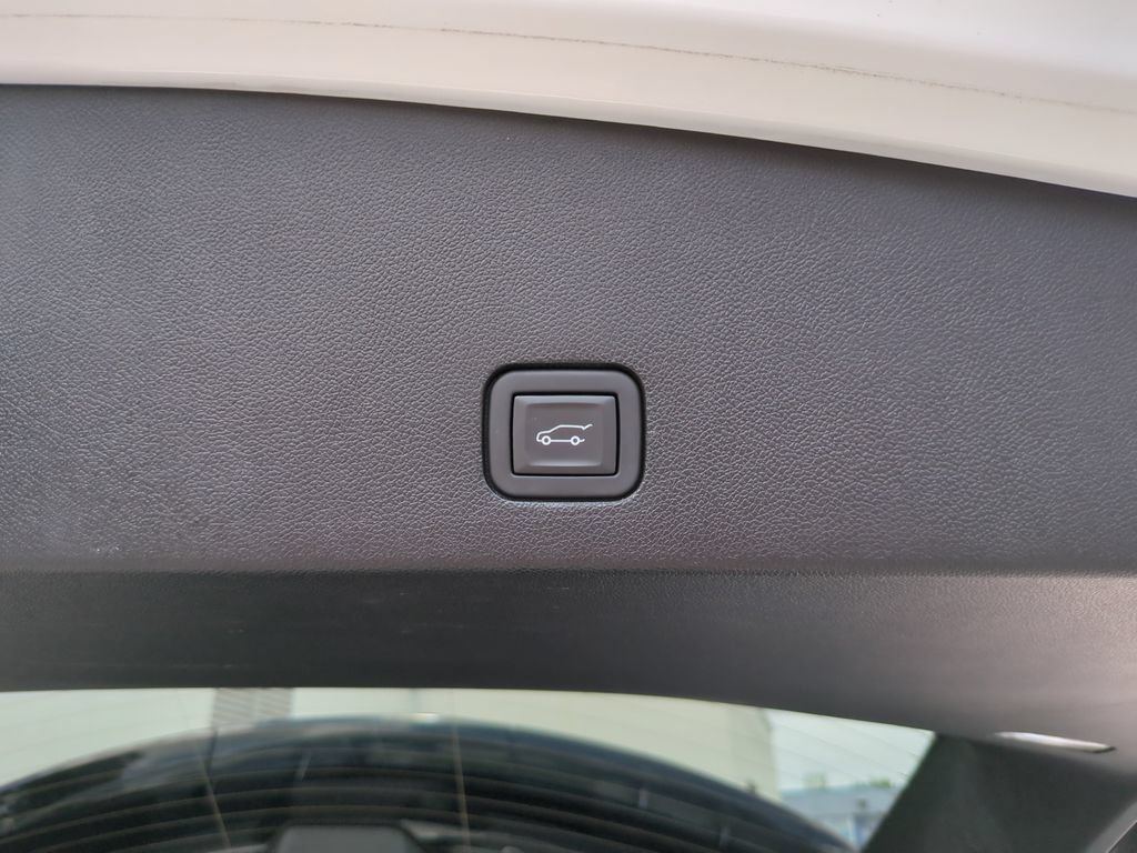 Used 2024 Cadillac XT6 Sport AWD/4WD image 16