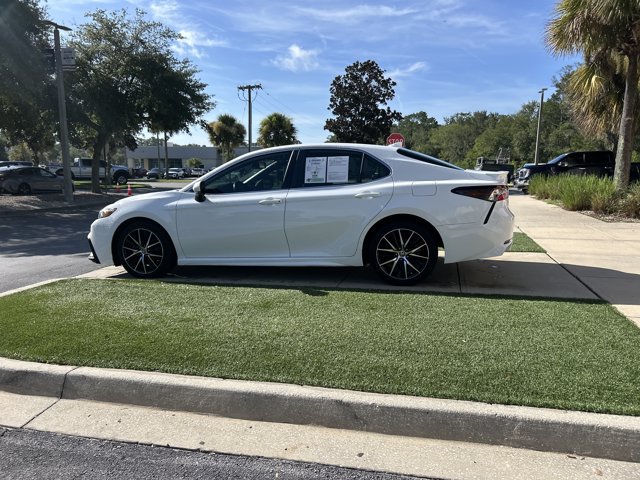 Used 2021 Toyota Camry SE w/ Convenience Package FWD image 9