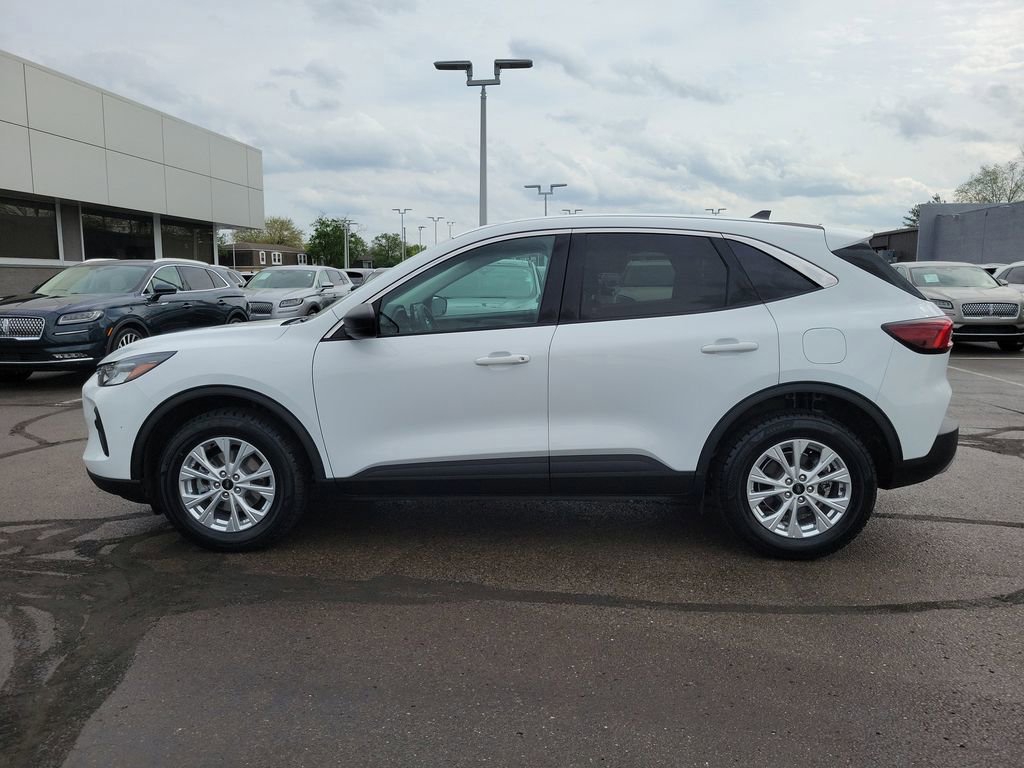 Certified 2023 Ford Escape Active w/ Tech Pack #1 AWD/4WD image 2