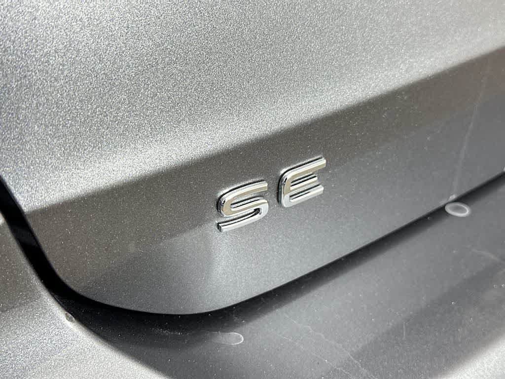 Used 2024 Volkswagen Taos SE w/ Panoramic Sunroof Package AWD/4WD image 7