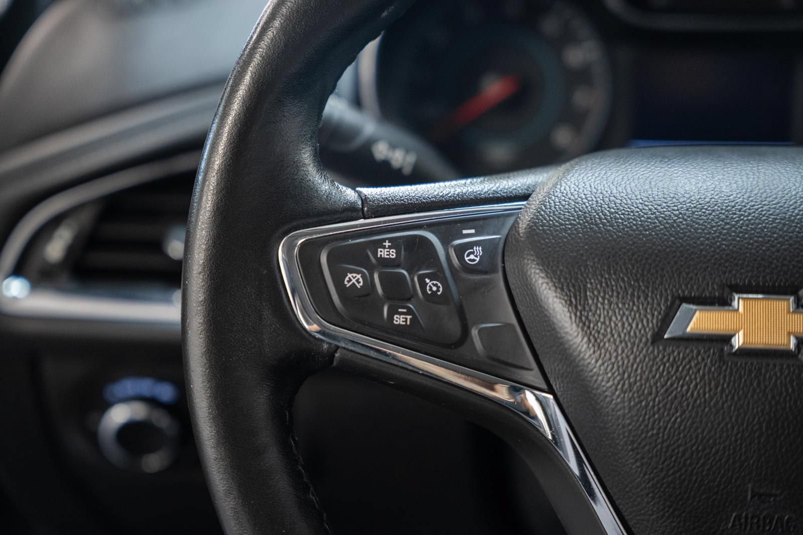 Used 2018 Chevrolet Cruze Premier FWD image 25