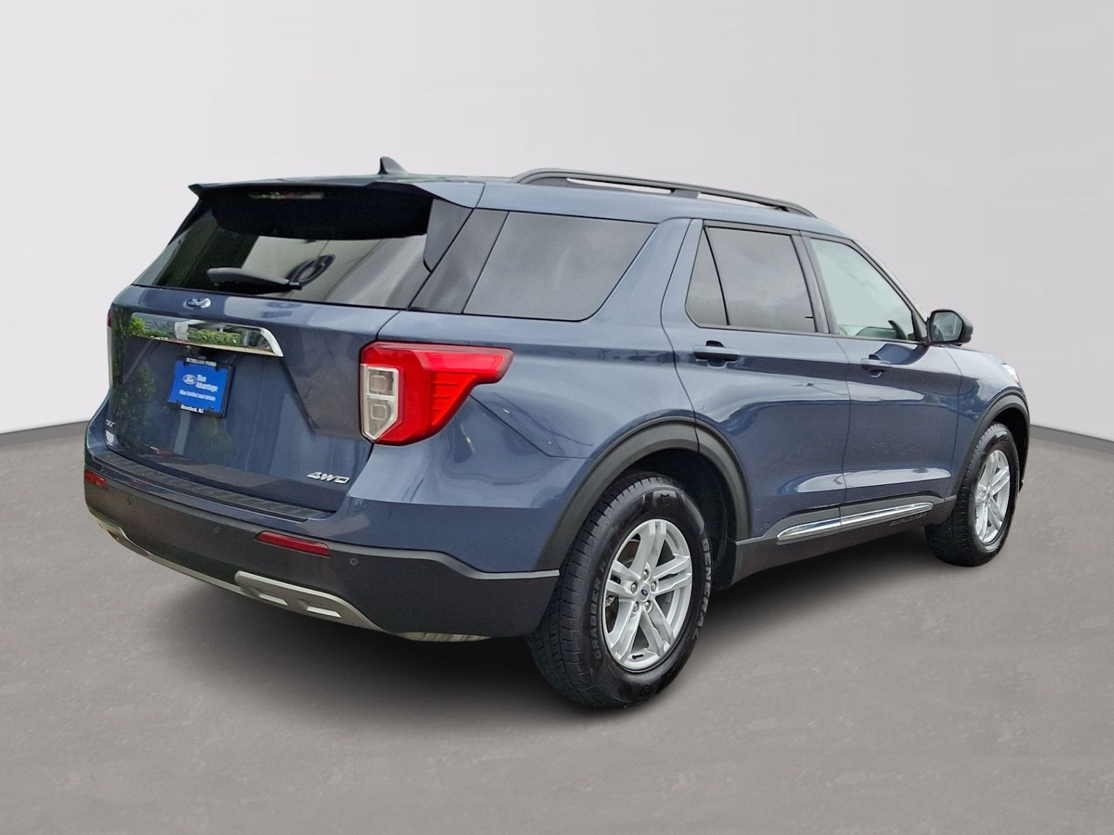 Certified 2021 Ford Explorer XLT w/ Equipment Group 202A AWD/4WD image 6