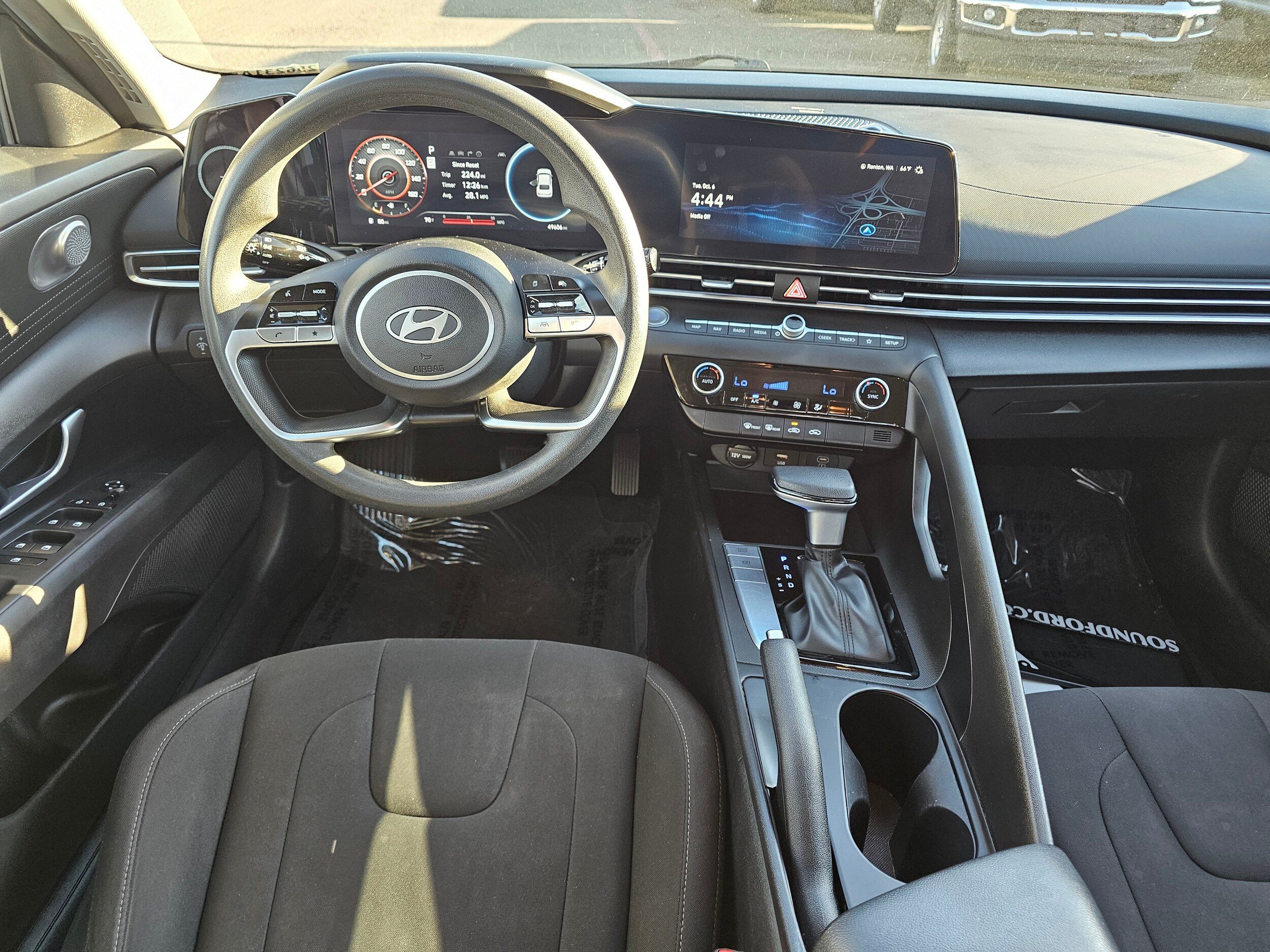 Used 2024 Hyundai Elantra SEL FWD image 18