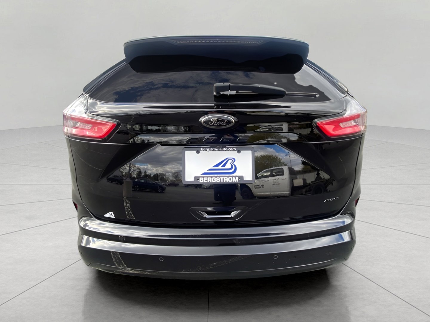 Certified 2023 Ford Edge SE w/ Black Appearance Package AWD/4WD image 16