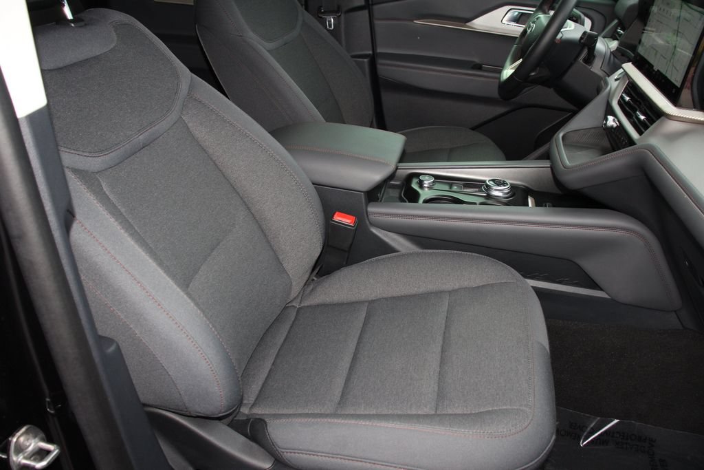 Certified 2025 Ford Explorer Active AWD/4WD image 29
