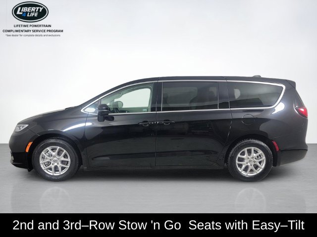 Used 2024 Chrysler Pacifica Touring-L FWD image 6