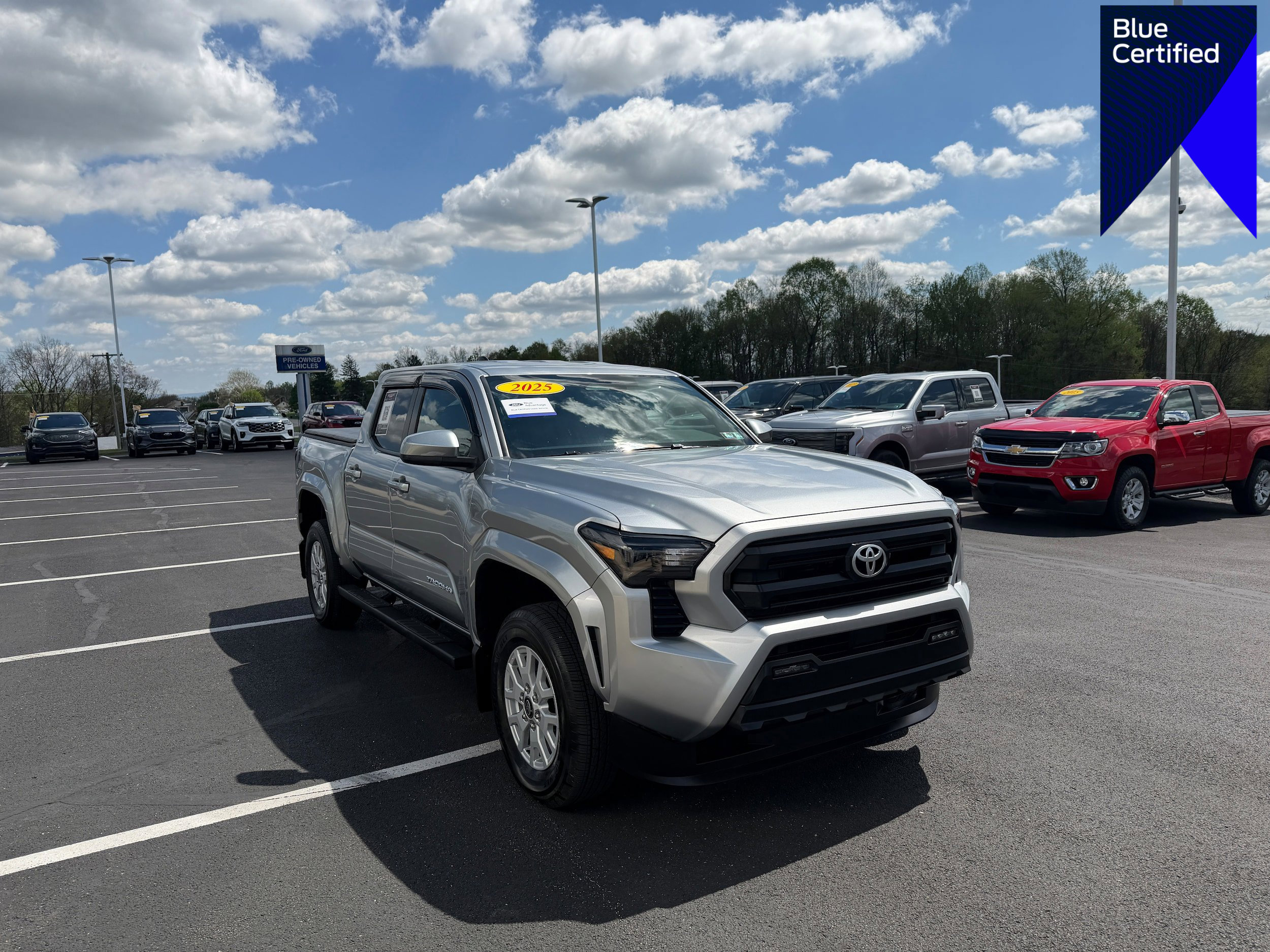 Used 2025 Toyota Tacoma SR5 image 1