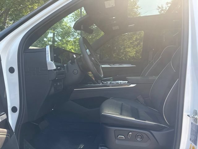 Used 2025 Cadillac Escalade ESV Sport w/ Touring Package AWD/4WD image 18