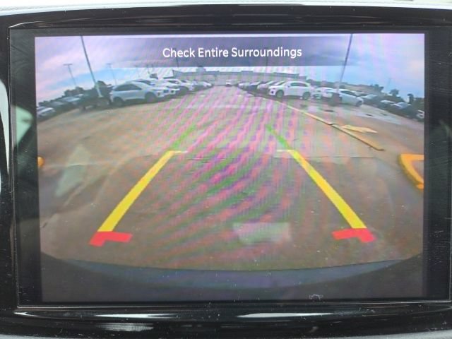Used 2023 Chrysler Pacifica Touring-L FWD image 38