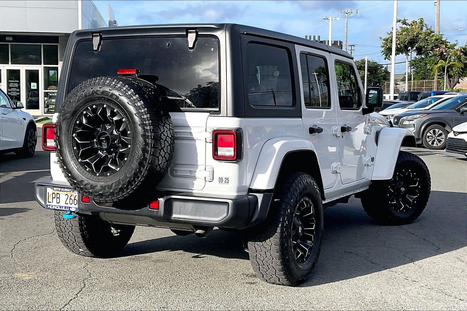 Used 2024 Jeep Wrangler Unlimited w/ Dual Top Group AWD/4WD image 22