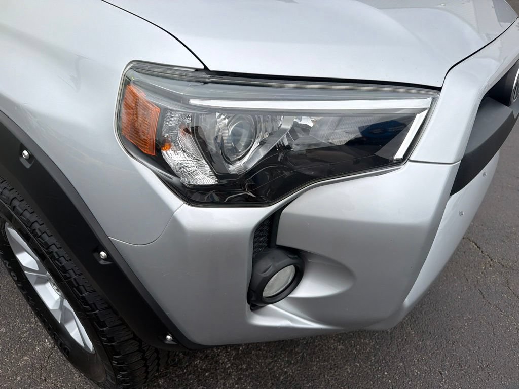 Used 2018 Toyota 4Runner SR5 AWD/4WD image 13