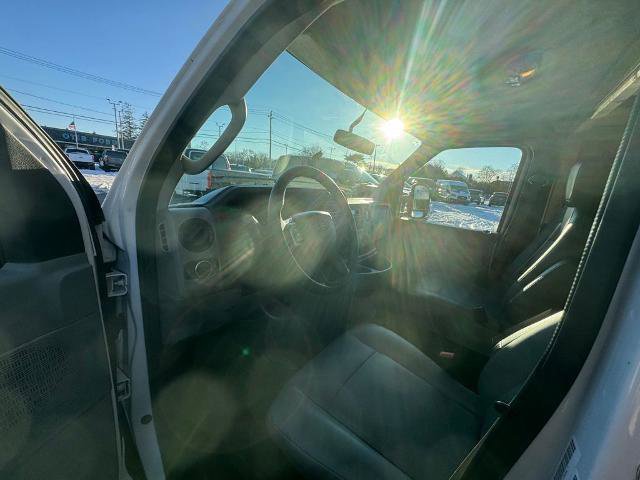 Certified 2022 Ford E-350 and Econoline 350 Super Duty w/ Power Windows & Locks Group image 9