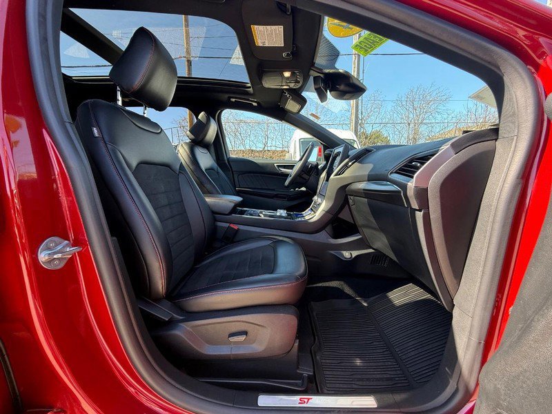 Certified 2024 Ford Edge ST-Line w/ Class II Trailer Tow Package image 14