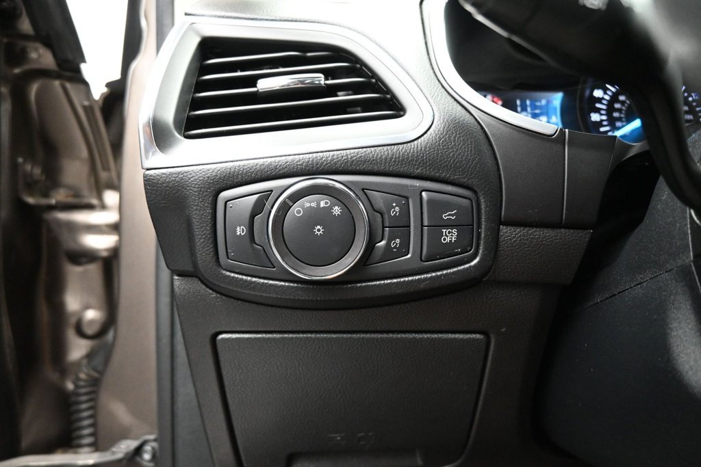 Certified 2019 Ford Edge Titanium w/ Equipment Group 301A FWD image 15