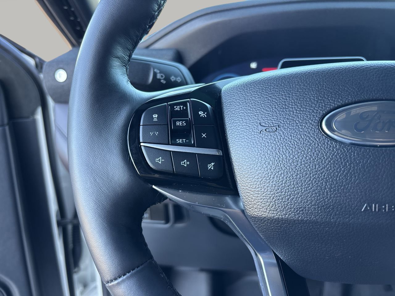 Certified 2025 Ford Explorer Platinum w/ Ultimate Package image 31