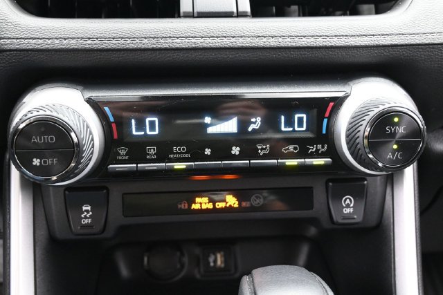 Used 2024 Toyota RAV4 XLE FWD image 21