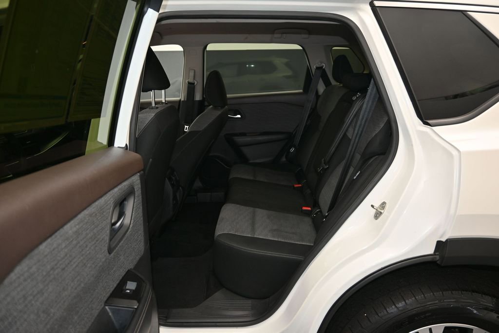 Used 2023 Nissan Rogue SV FWD image 15