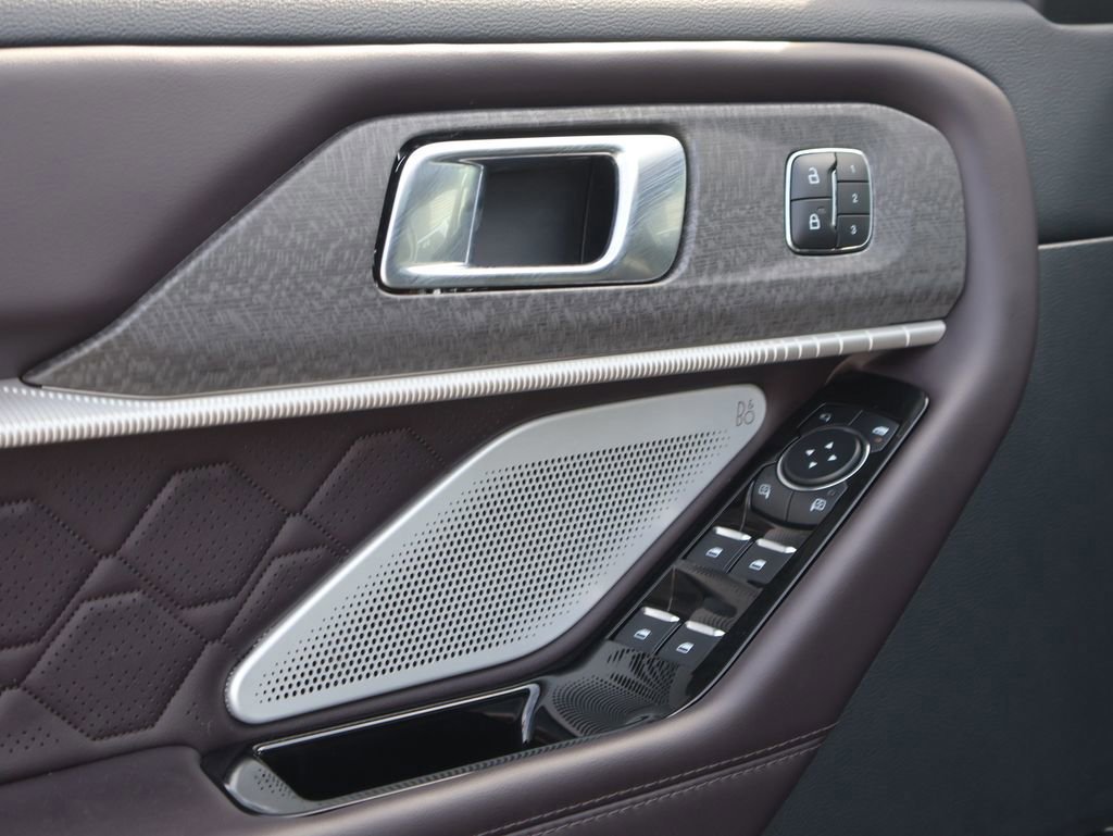 Certified 2025 Ford Explorer Platinum w/ LUX Leather Package image 24