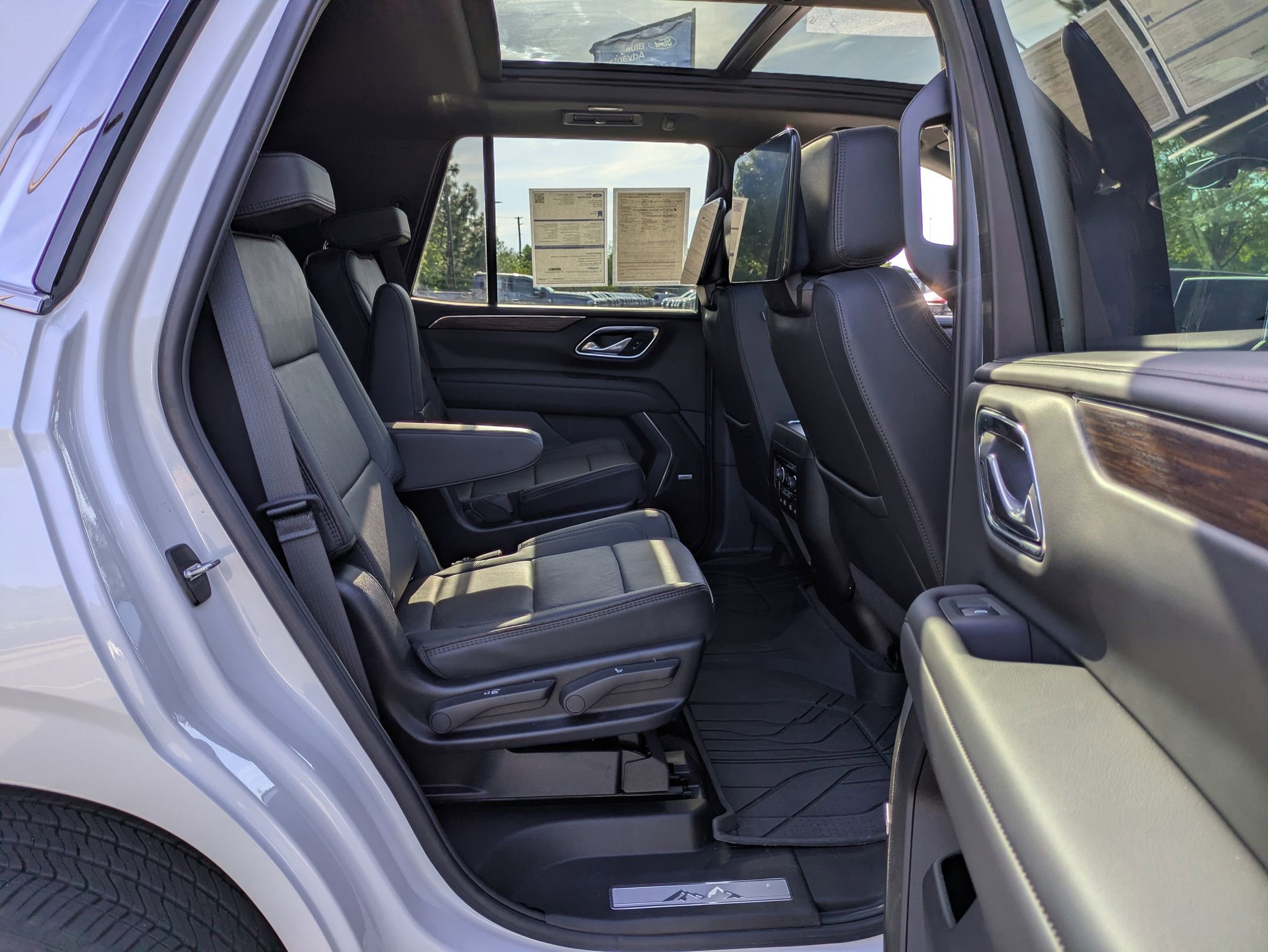 Used 2024 Chevrolet Tahoe High Country w/ Advanced Technology Package AWD/4WD image 34