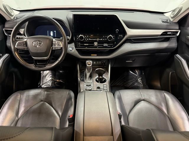Used 2023 Toyota Highlander Limited image 38