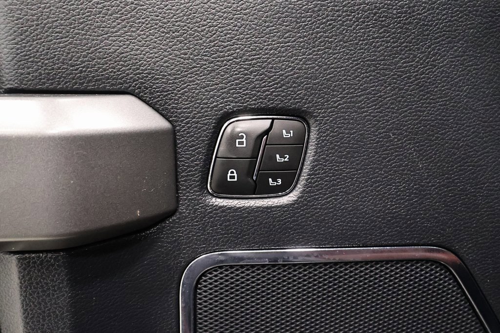 Certified 2022 Ford F450 Platinum w/ FX4 Off-Road Package image 16