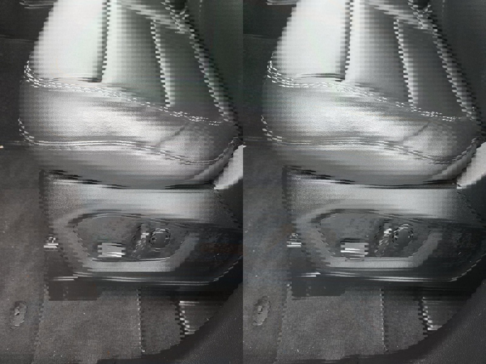 Certified 2022 Ford Explorer XLT w/ Equipment Group 202A image 12