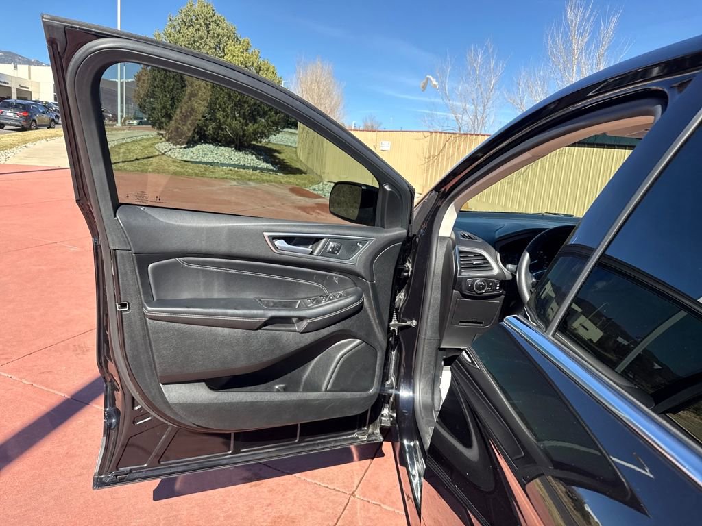 Certified 2024 Ford Edge Titanium AWD/4WD image 11