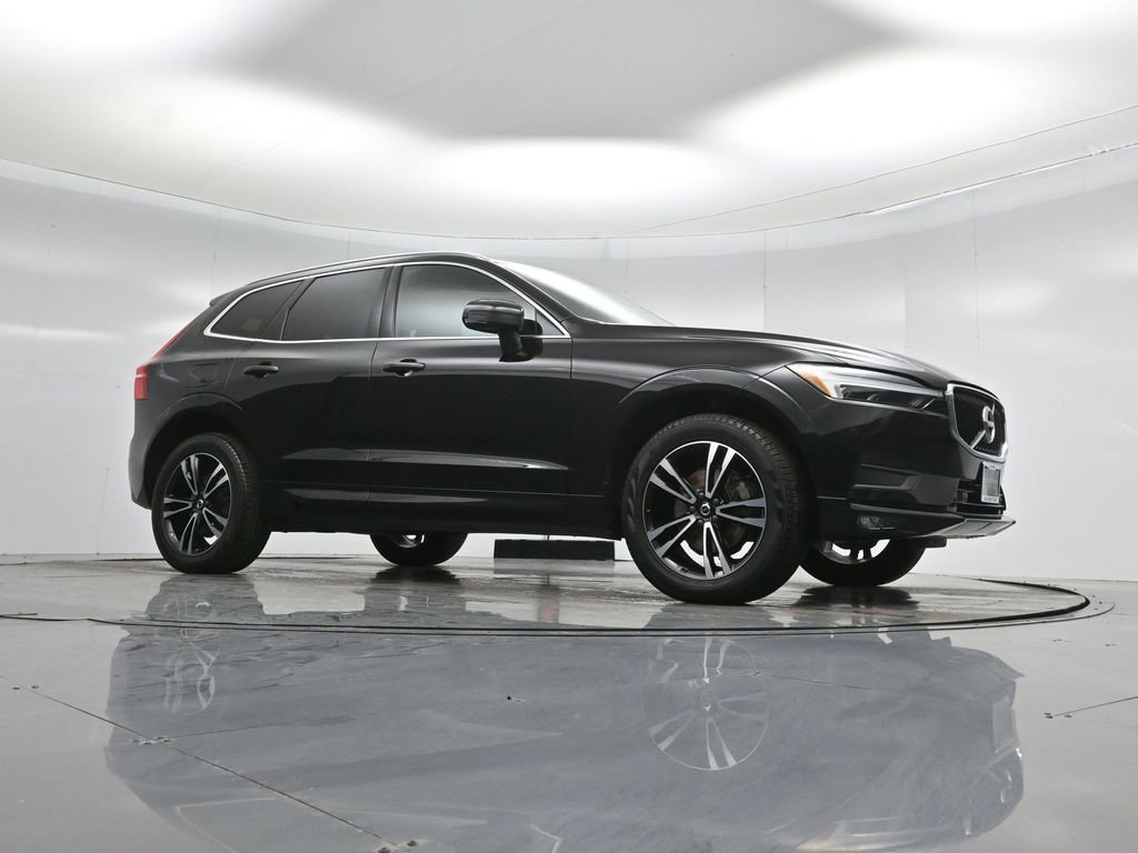 Used 2021 Volvo XC60 T5 Momentum w/ Premium Package image 2