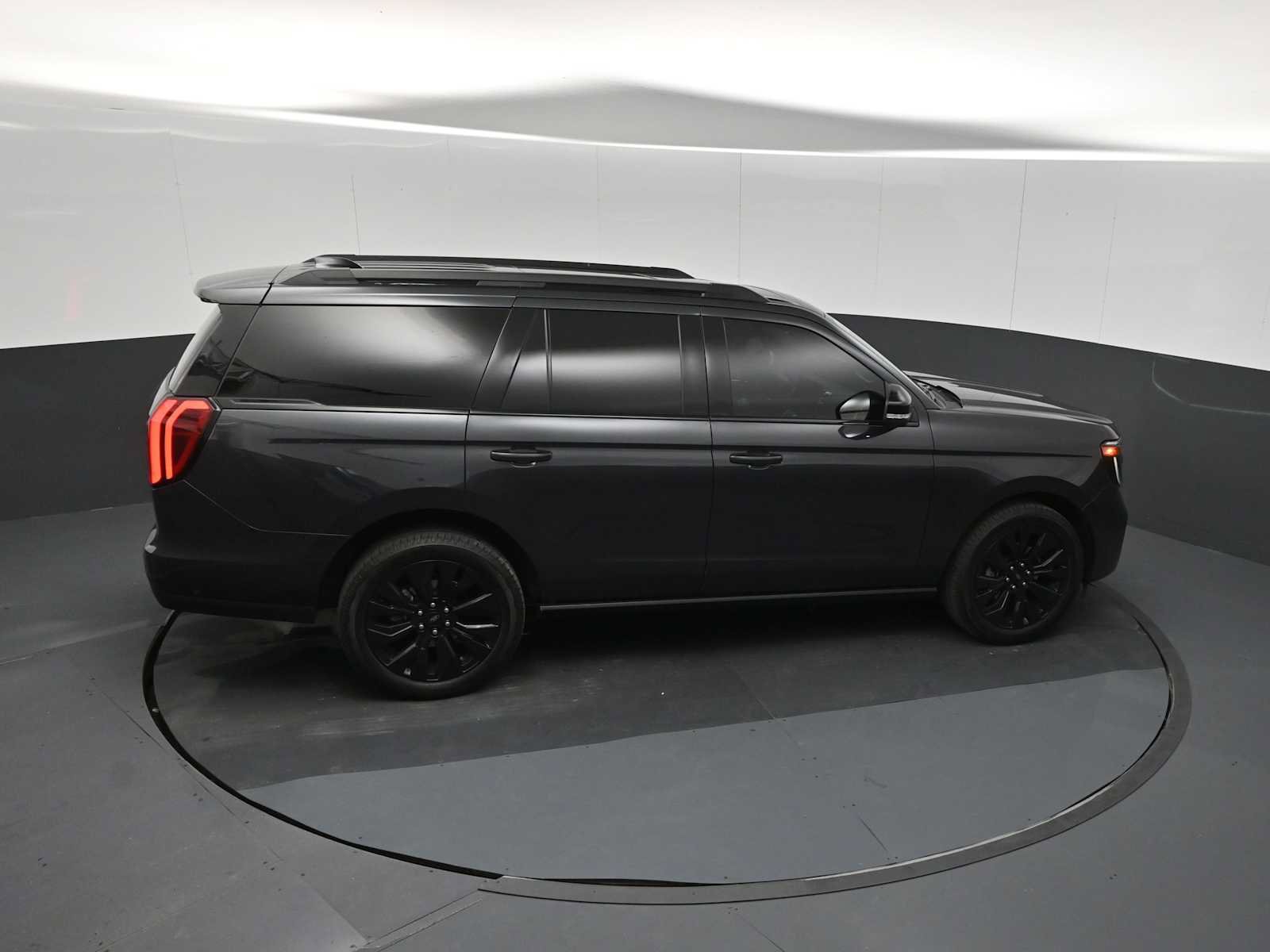 Certified 2025 Ford Expedition Platinum w/ Stealth Appearance Package AWD/4WD image 35