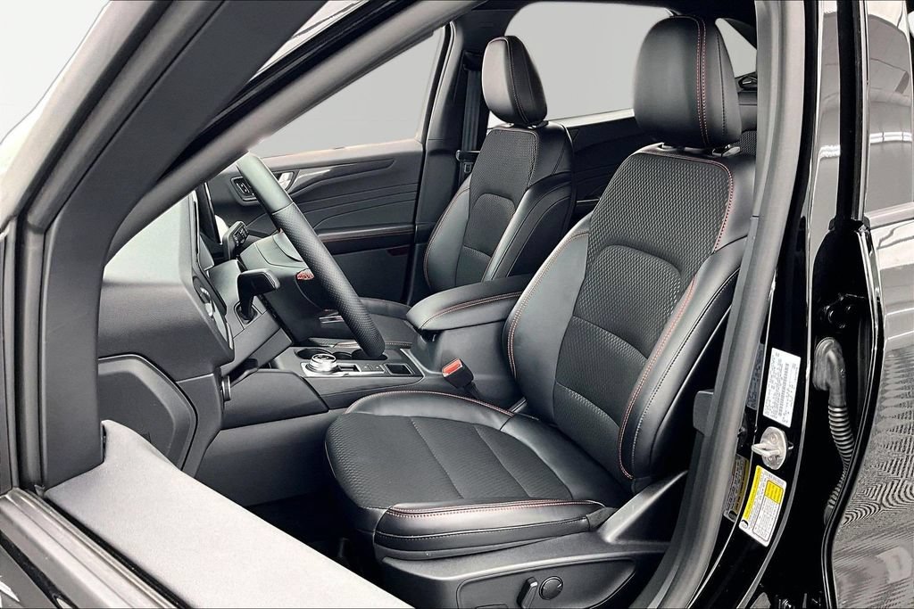 Certified 2025 Ford Escape ST-Line Elite AWD/4WD image 25