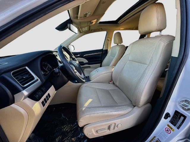 Used 2019 Toyota Highlander Limited AWD/4WD image 18