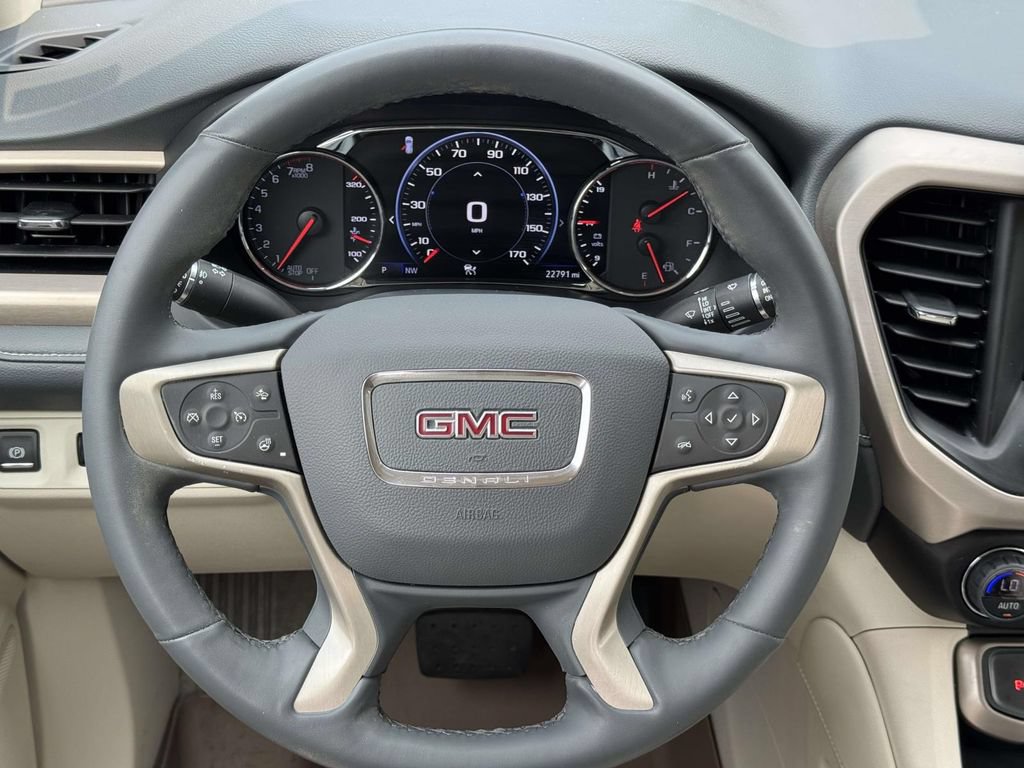 Used 2023 GMC Acadia Denali w/ Denali Ultimate Package FWD image 11