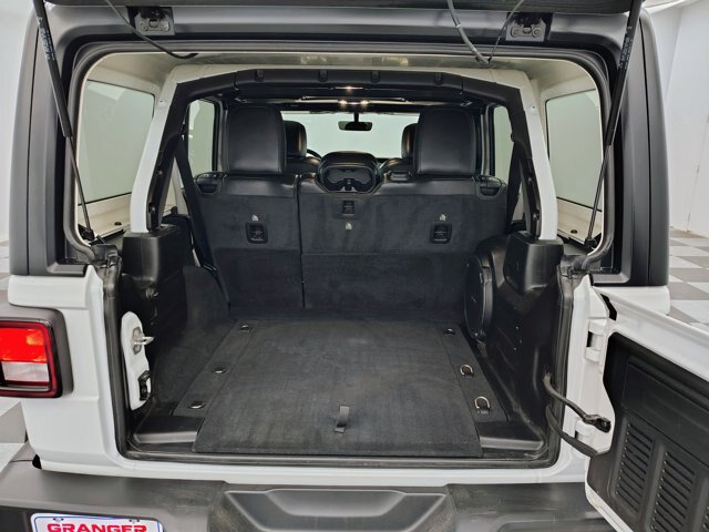 Used 2021 Jeep Wrangler Unlimited Sahara w/ Uconnect 4C Nav & Sound Group AWD/4WD image 19