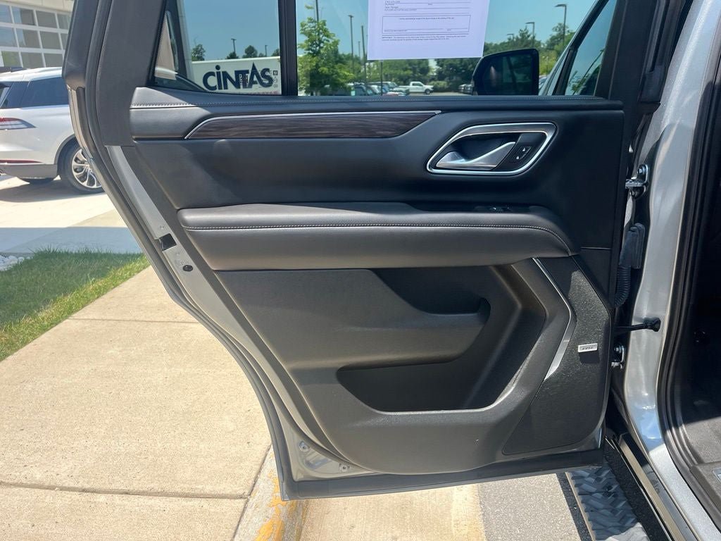 Used 2023 Chevrolet Tahoe Z71 w/ Luxury Package AWD/4WD image 18
