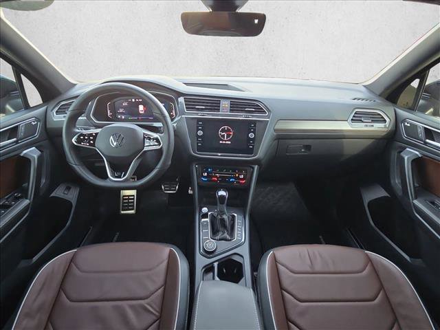 Used 2024 Volkswagen Tiguan SEL R-Line w/ MDO Package, Two-Row AWD/4WD image 18