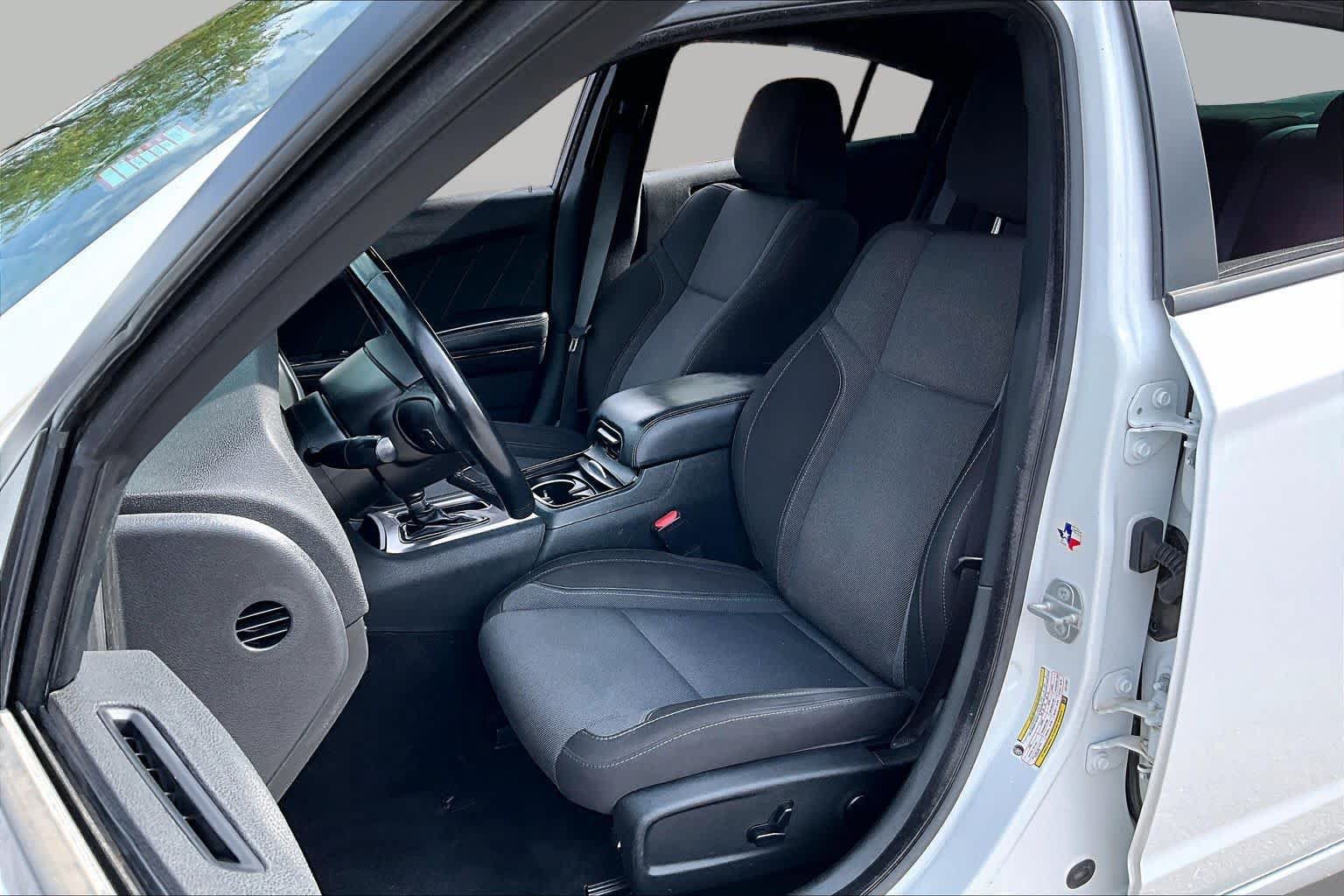 Used 2020 Dodge Charger SXT w/ Blacktop Package RWD image 7
