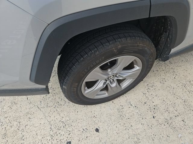Used 2024 Toyota RAV4 XLE FWD image 29