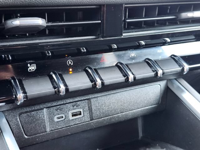 Used 2023 Chevrolet Colorado LT w/ LT Convenience Package II AWD/4WD image 25