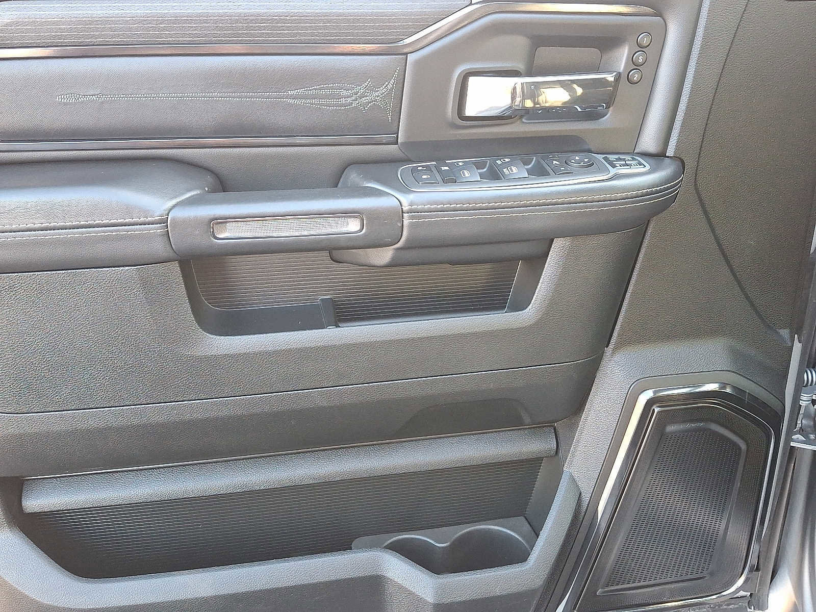 Used 2024 RAM 2500 Limited image 13